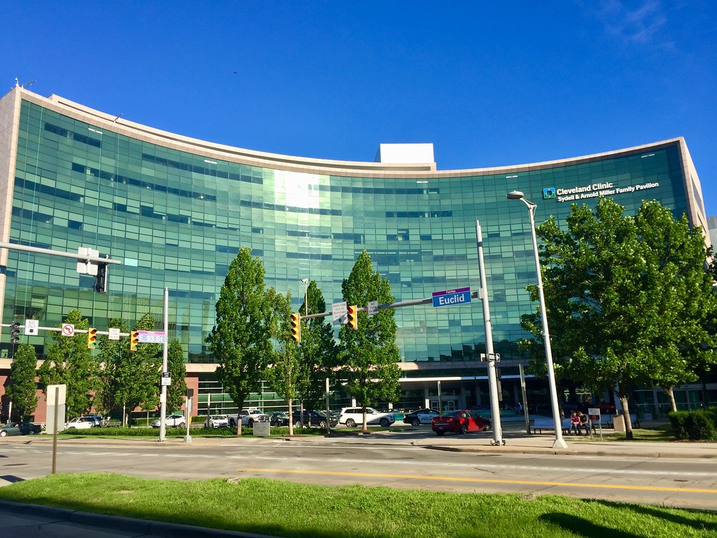 Cleveland Clinic's building.