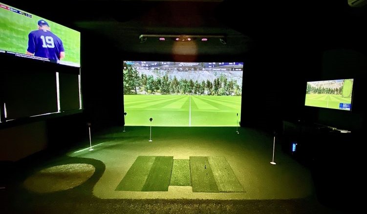 Example of an indoor golf simulator